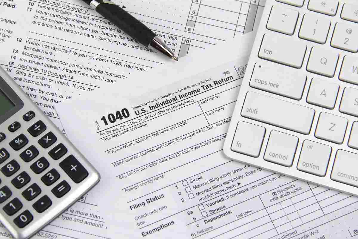 El IRS invitó a presentar su declaración de taxes de 2023 cuanto antes para obtener el reembolso lo antes posible | Foto: Imagen de archivo de Depositphotos