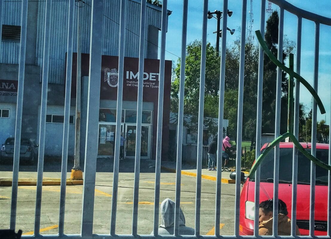 Migrantes en Tijuana cancelan citas en CBP One por que les impiden cruzar con sus hijos