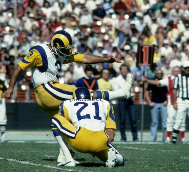 Frank Corral con Los Angeles Rams. | Foto: El Pionero.