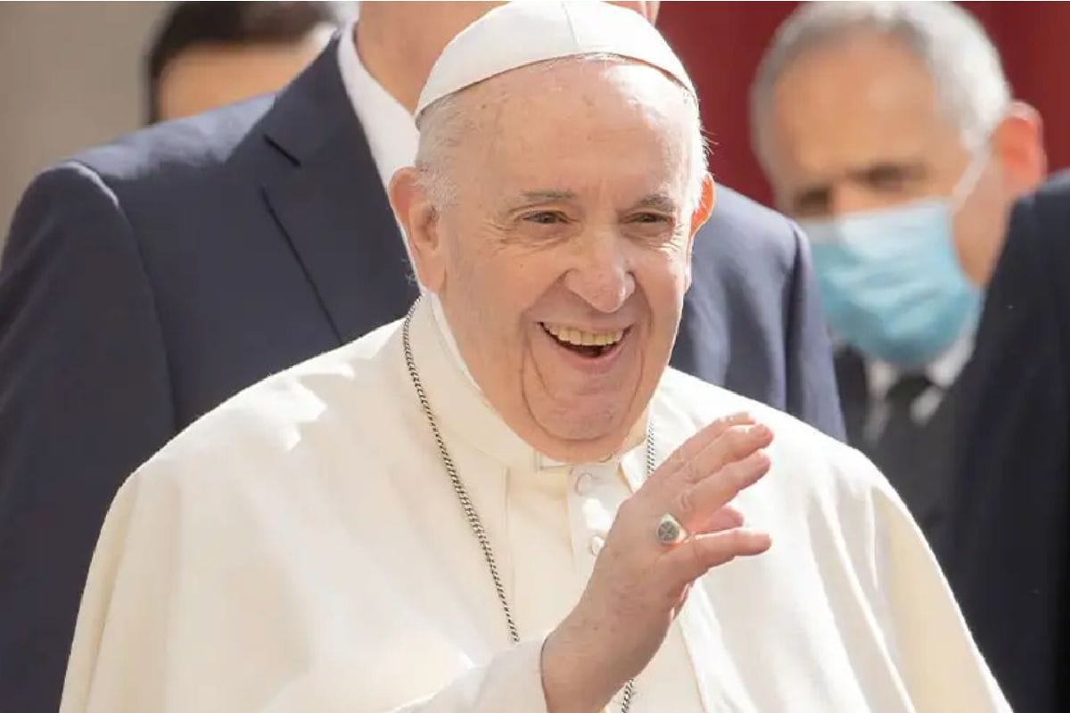 Todavía estoy vivo; Papa Francisco bromea al salir del hospital. | Foto: ACIPrensa.