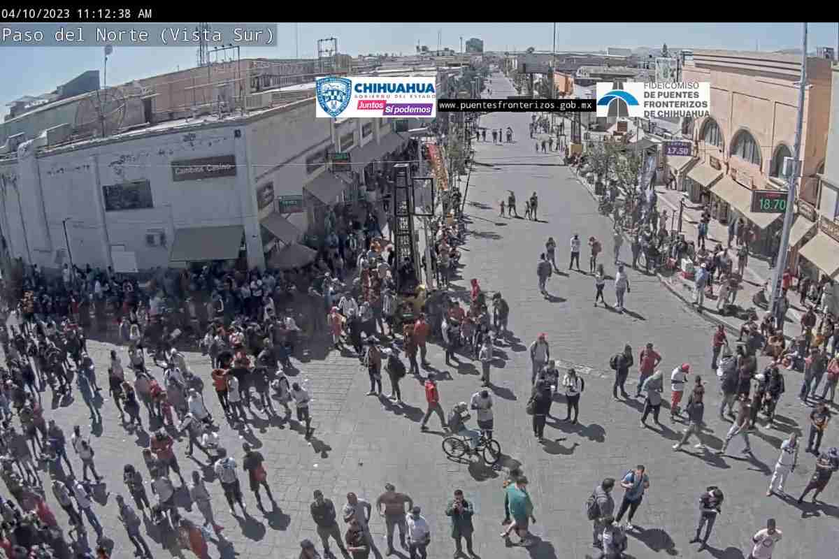 Protesta en el puente Paso Del Norte bloquea el tráfico de vehículos. | Foto: Transmisión en vivo Puente Internacional Paso del Norte (Sur)