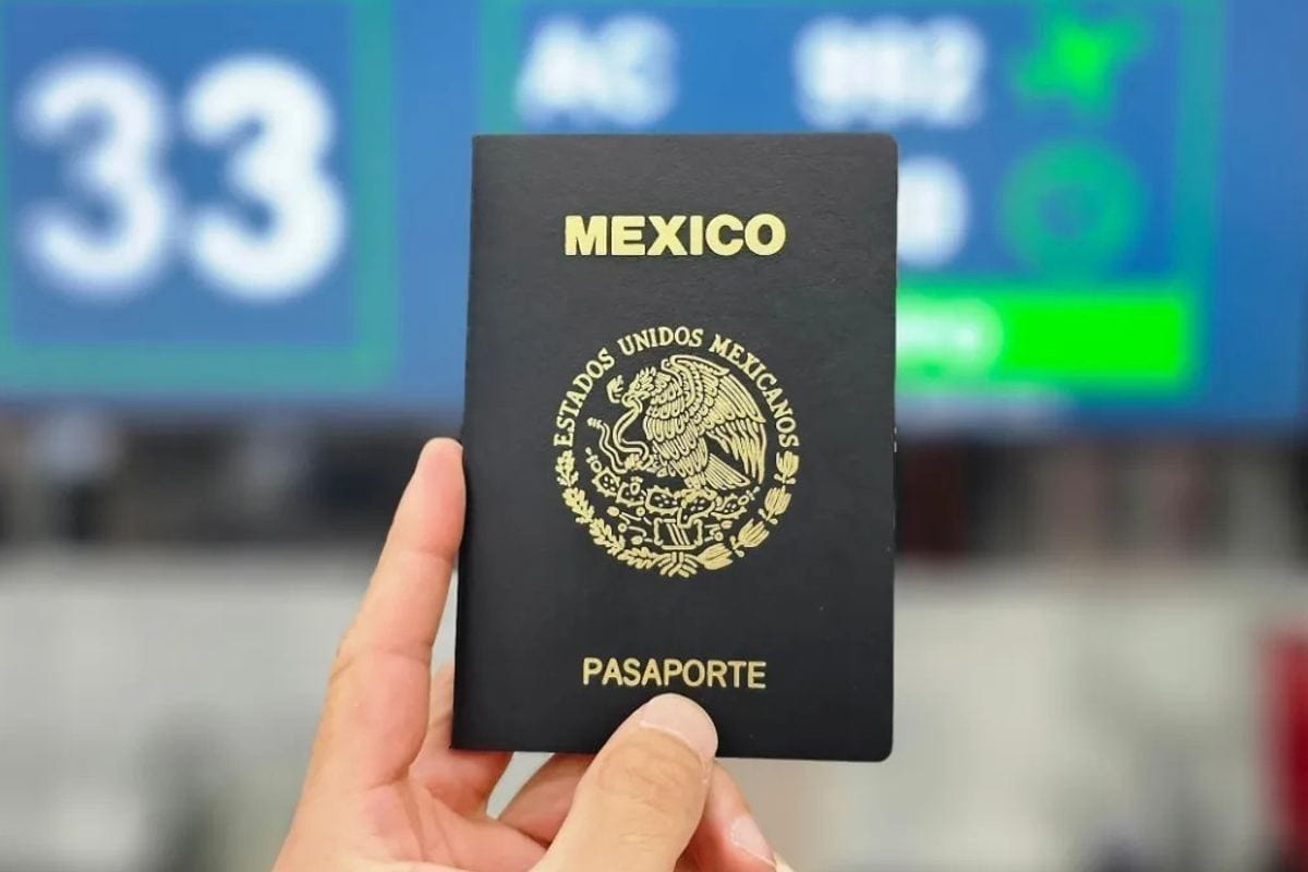 Además de Huajuapan de León, Ebrard dijo que Putla y Tlaxiaco buscan tener su propia oficina para tramitar el pasaporte mexicano. | Foto: Jorge Landa / Conexión Migrante