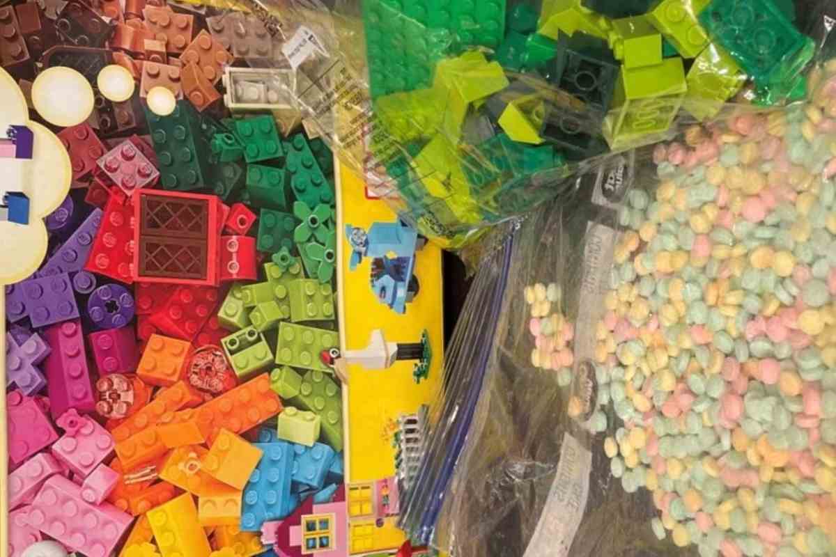Píldoras de fentanilo encontradas por agentes de la DEA entre juguetes | Foto: Reuters / Voz de América
