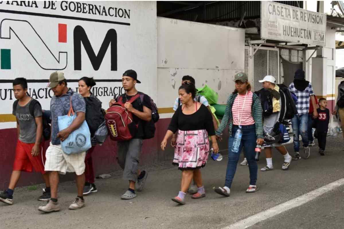 La ley rechazada por la Suprema Corte establecía que fomentar la migración irregular no debía ser protegido por la primera enmienda. | Foto: AP / Voz de América