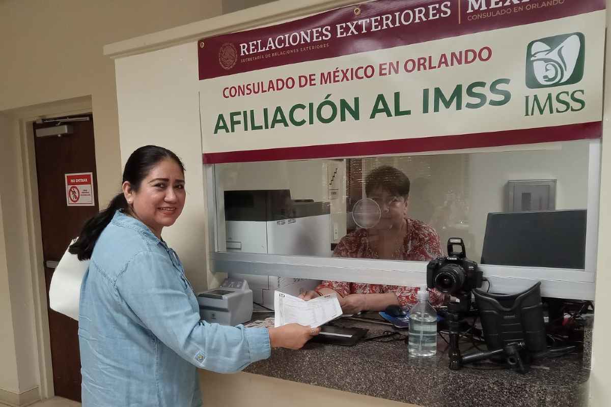 Para asistir al servicio del consulado mexicano sobre ruedas debes agendar una cita en MiConsulado. | Foto: @ConsulMexOrl Twitter
