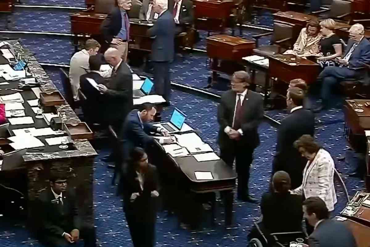 Senado de EE.UU. aprobó el aumento del techo de la deuda, ya sólo falta la firma de Biden. | Foto: Telemundo.