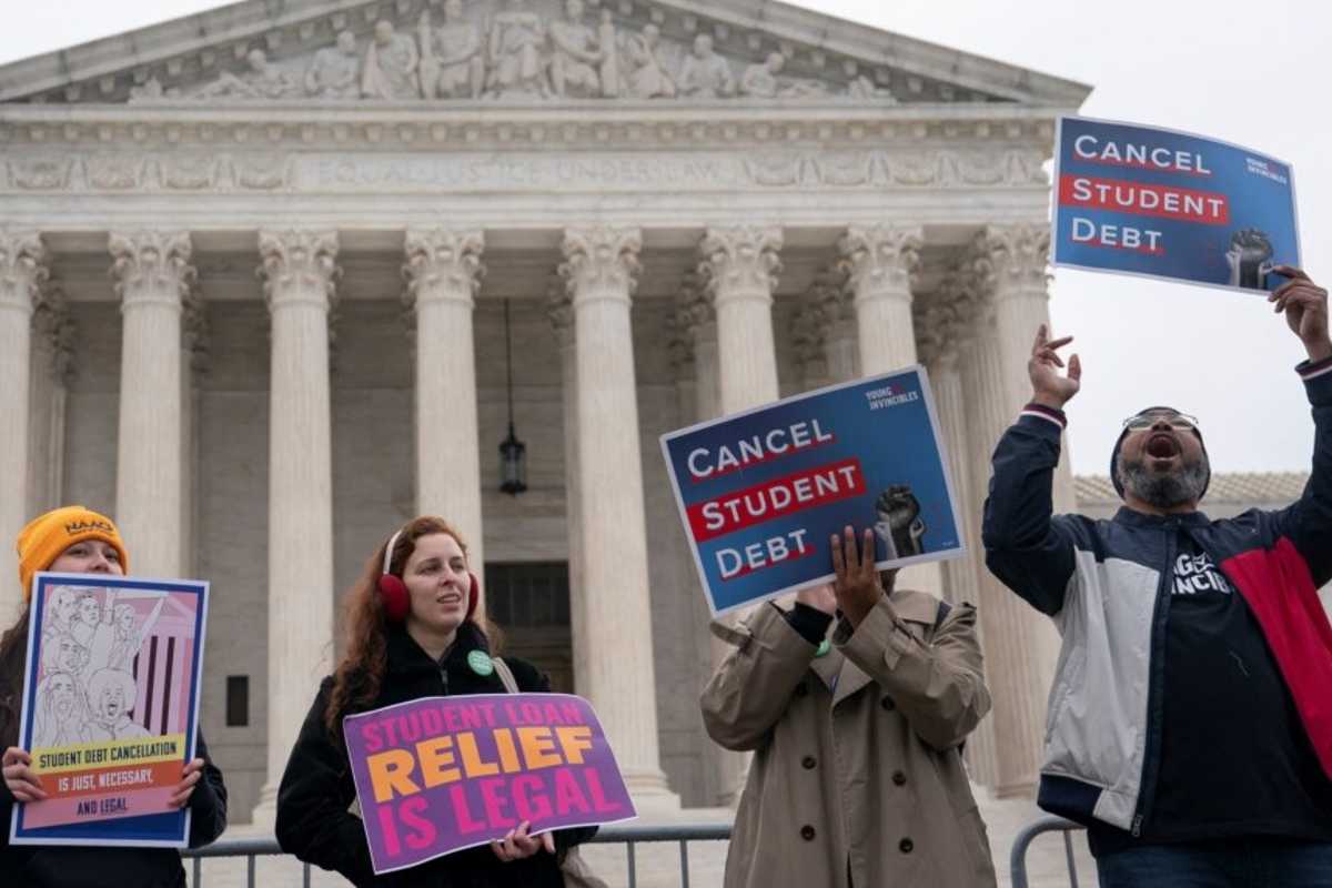 Hace una semana, la Suprema Corte rechazó el plan del presidente Biden para cancelar los préstamos por deuda estudiantil | Foto: Reuters / Voz de América