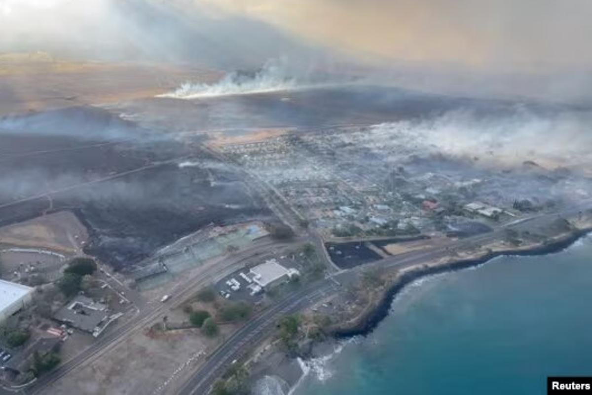 El incendio en Maui Hawaii se intensificó por los fuertes vientos del huracán Dora | Foto: Voz de América