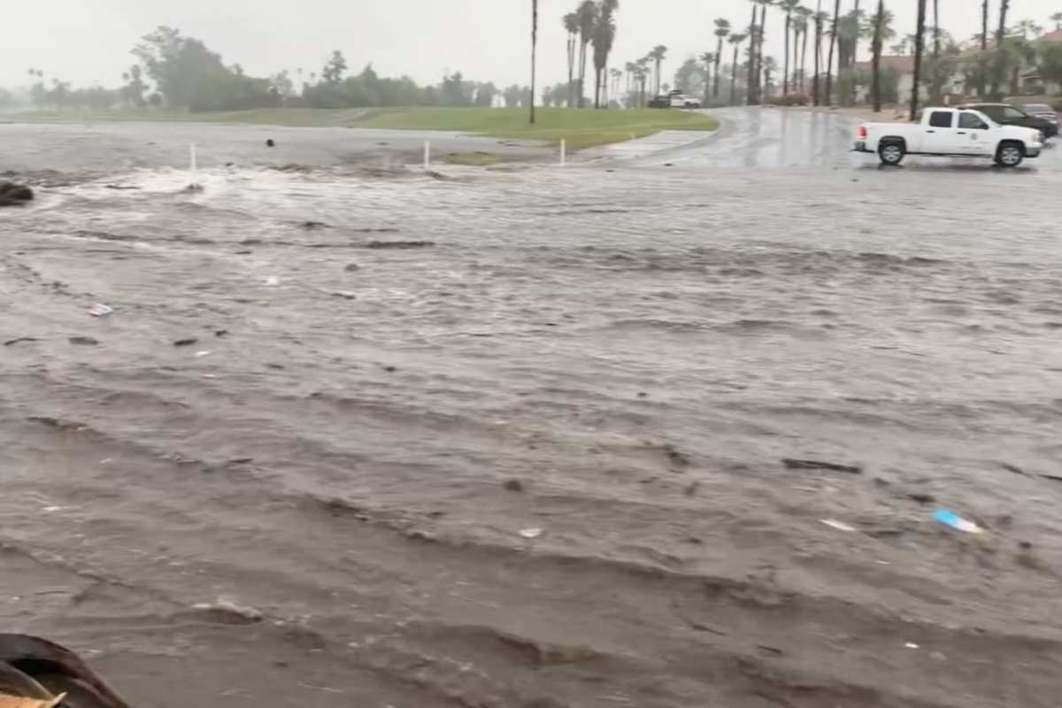 Una inundación en Palm Springs, California, provocada por las lluvias de la tormenta tropical Hilary | Foto: Reuters / Voz de América