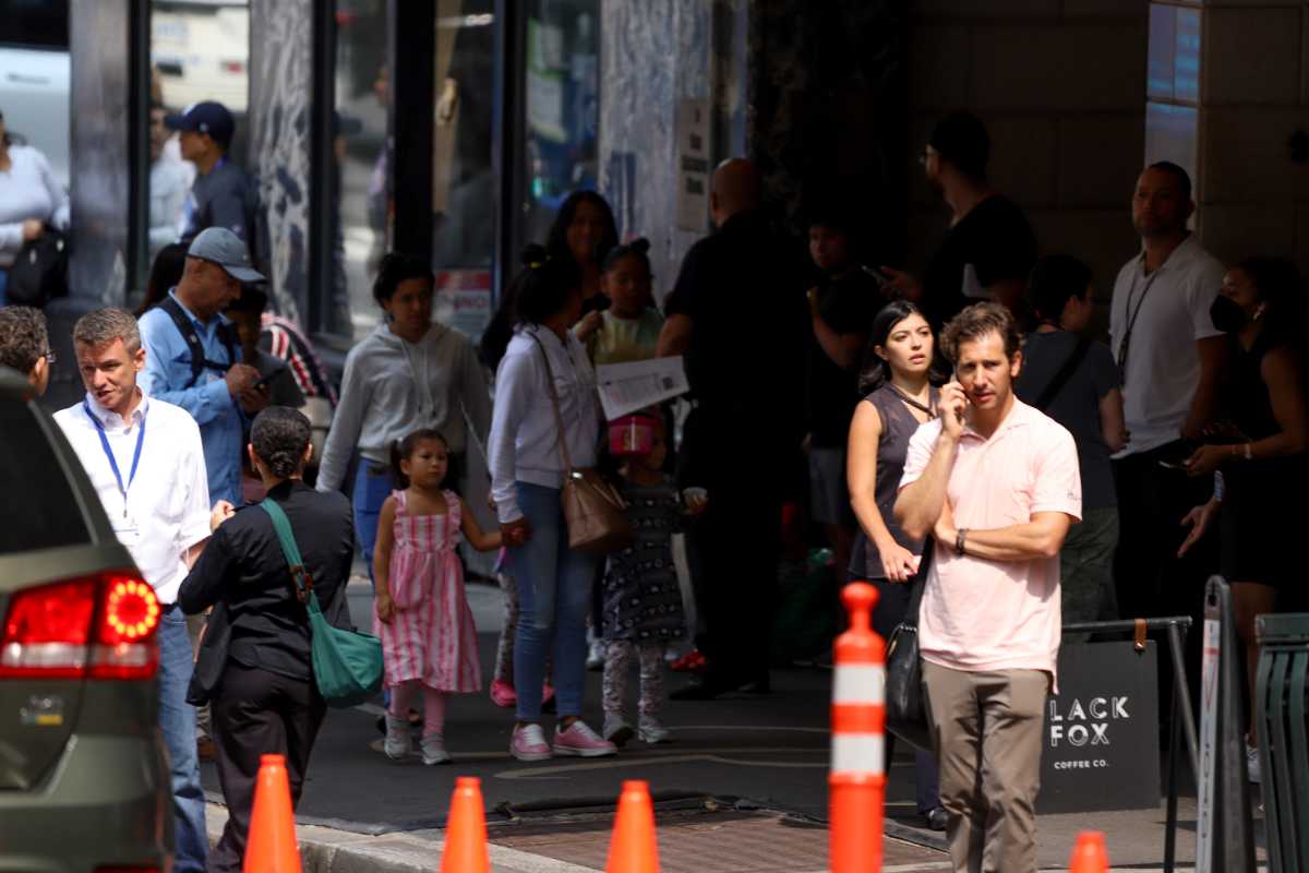 Siguen habilitando Centros de Alojamiento para los migrantes que llegan a Nueva York