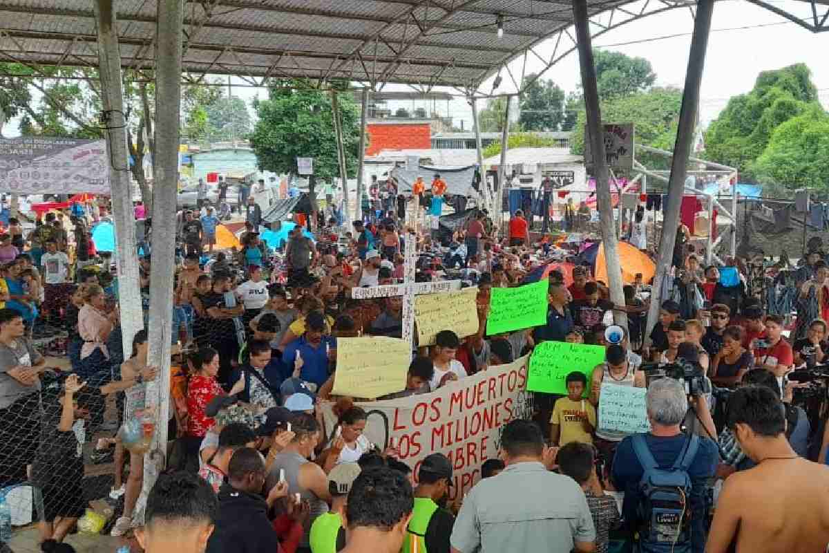 La caravana migrante bloqueó dos carriles de carretera en Huixtla Chiapas | Foto: Pueblo Sin Fronteras