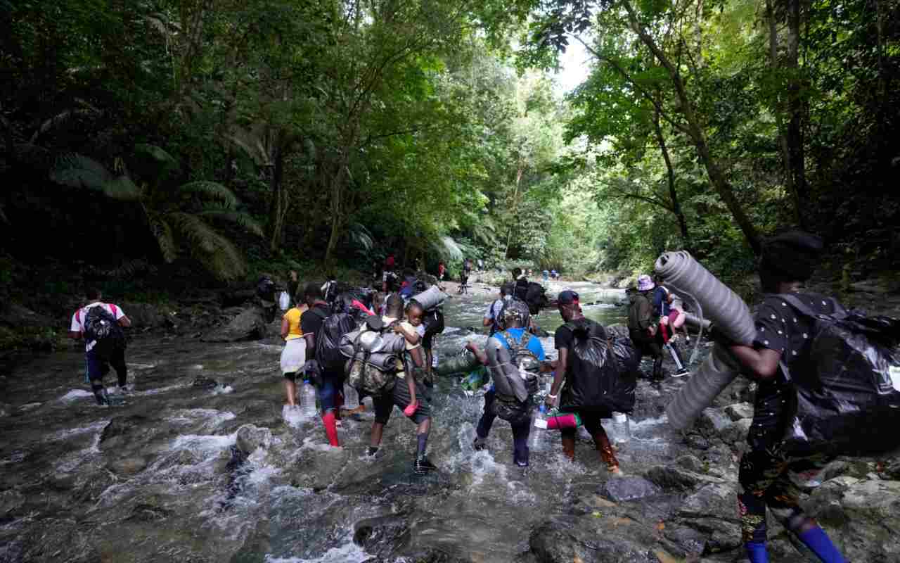 La mayoría de migrantes que cruzan la peligrosa selva del Darién son venezolanos | Foto: AP / Voz de América