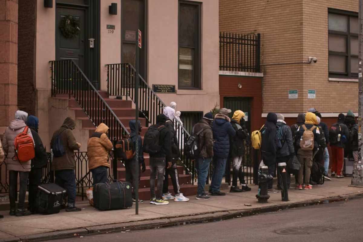 Muchos albergues para migrantes en Nueva York se encuentran desbordados Foto: AP / Voz de América