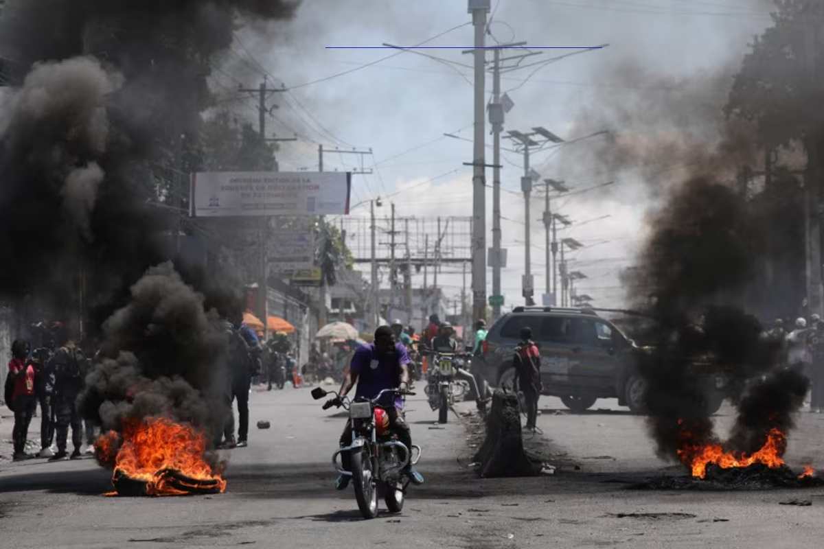 La embajada estadounidense en Puerto Príncipe comunicó que evacuaron al personal no esencial de la embajada por el estado de emergencia en Haití | Foto: Voz de América / Reuters