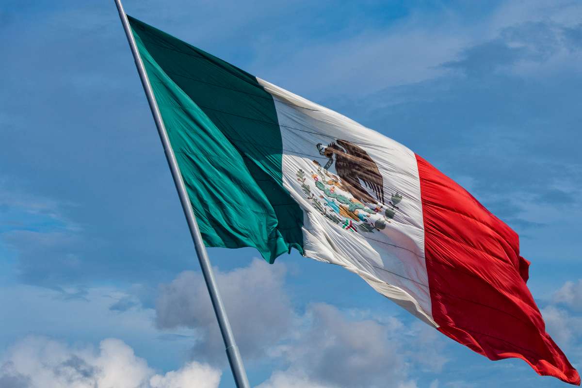 Senado facilita dar la nacionalidad mexicana a hijos de migrantes mexicanos; eliminaron la apostilla