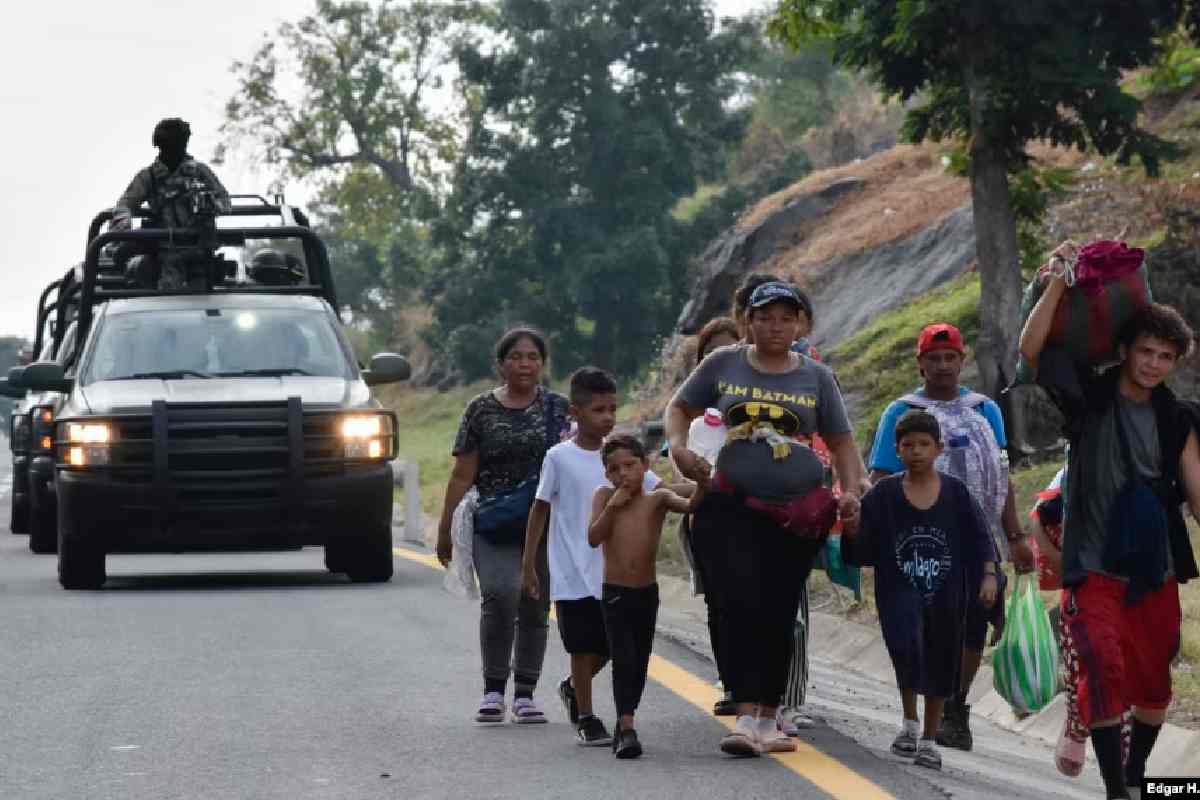 Esta foto no corresponde a la caravana migrante en Oaxaca | Foto: Voz de América AP Edgar Clemente
