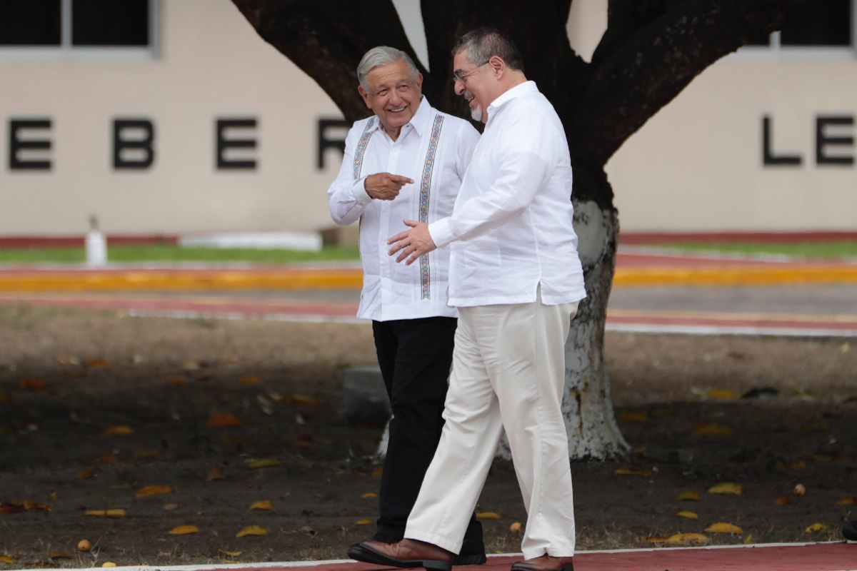 En la reunión de AMLO y Arévalo se acordó cooperación migratoria y desarrollo para ambos países | Foto: @BArevalodeLeon