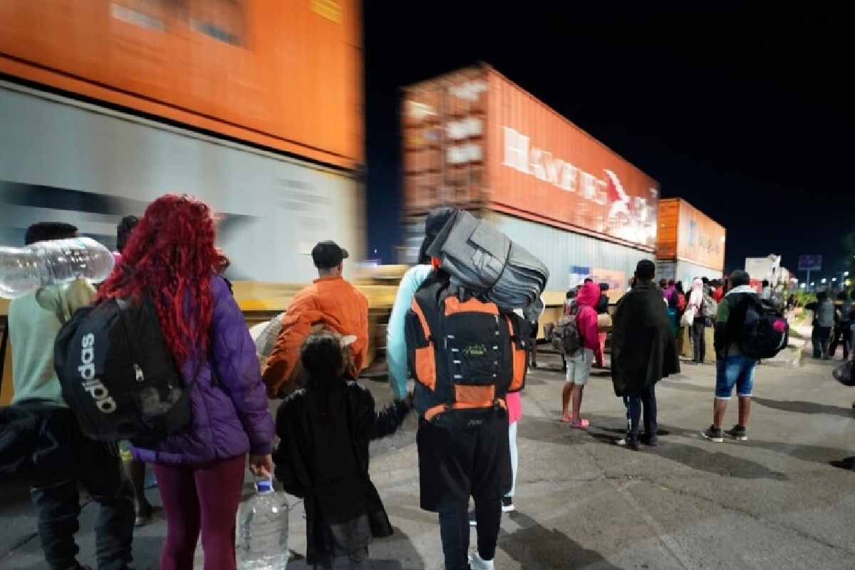 A principios de la semana pasada quedaron más de mil migrantes varados en trenes en Zacatecas | Foto: Voz de América