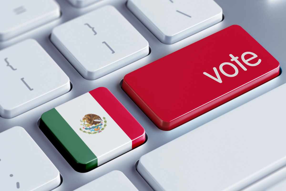Mexicano en el extranjero, ya puedes votar en línea en las elecciones México 2024 | Foto: imagen archivo de depositphotos