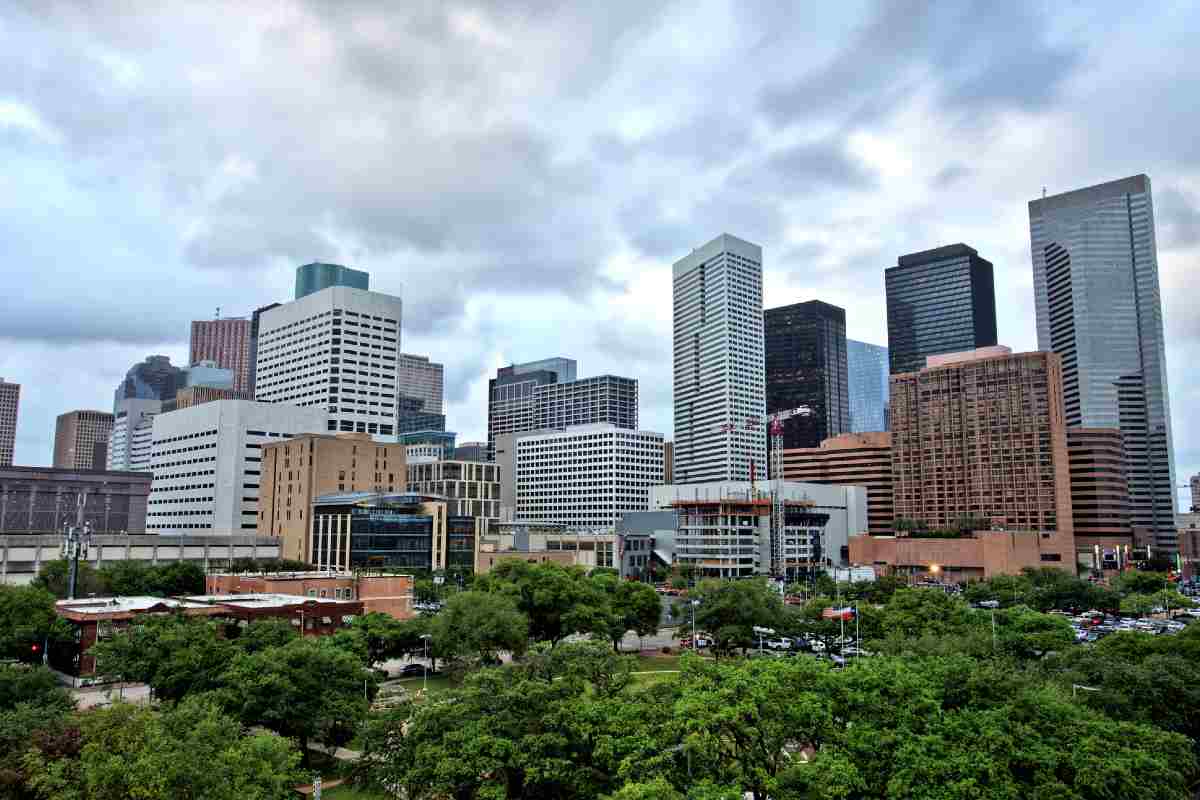 Clima en Houston hoy 17 de diciembre de 2024 clima cáido, con niebla